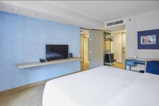 56 Surawong Hotel Bangkok - Cosy Suite (1 bedroom&1 Living room)