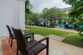 Naithonburi Beach Resort - Superior Pool View Family