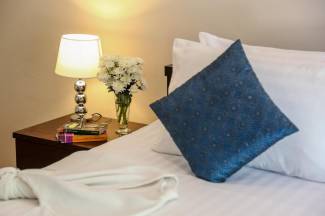 Naiharn Beach Resort - Deluxe Room - 1 King Bed