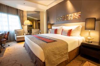 Graceland Bangkok - Deluxe Room (With Halal or Indian food included)