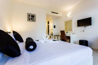 ETK Patong - Deluxe Pool Access Room