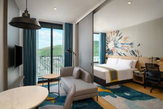 Holiday Inn & Suites Siracha Laemchabang - One bedroom suites with balcony